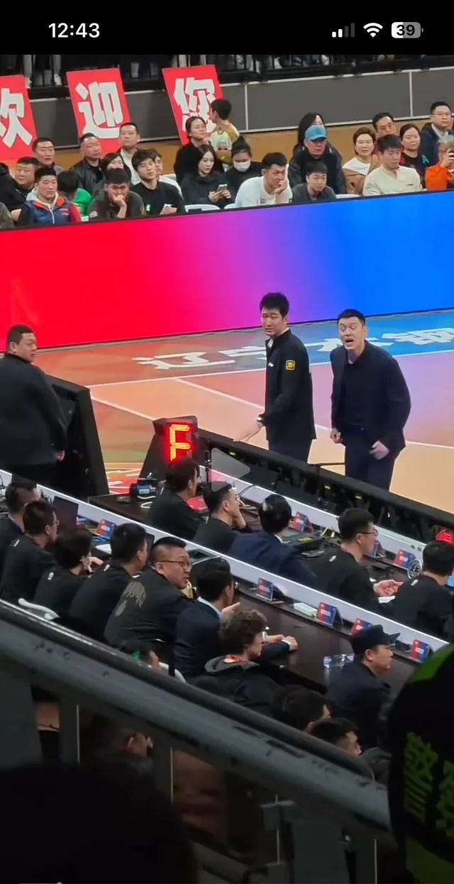 辽宁队主教练赛后疑似斥责球员，引发争议